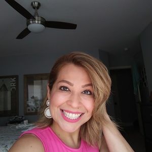 Meet your Posher, Estela